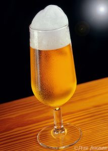 ein Glas Pilsner Bier - Werbefotografie / Produktfotografie